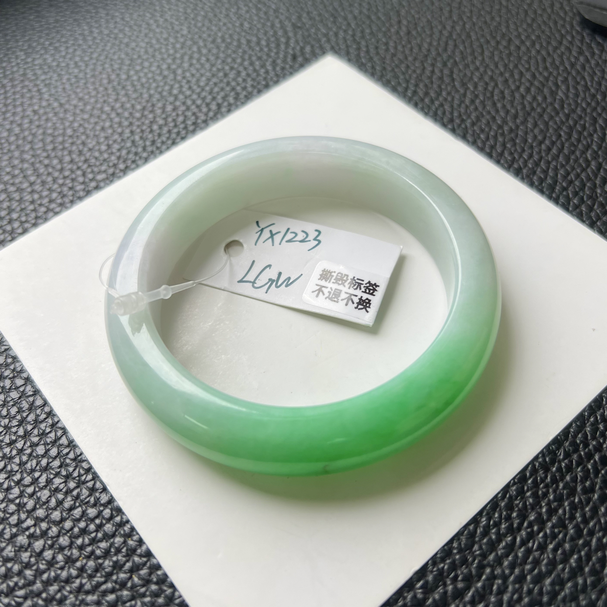 白底青天然翡翠A货