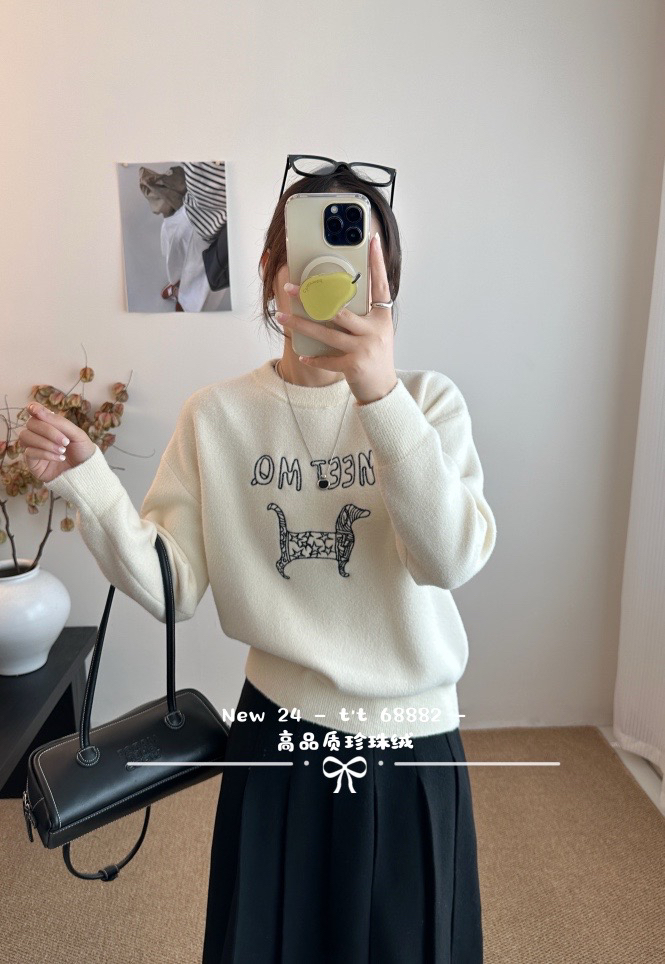 68882 狗狗刺绣圆领套头珍珠绒毛衣上衣