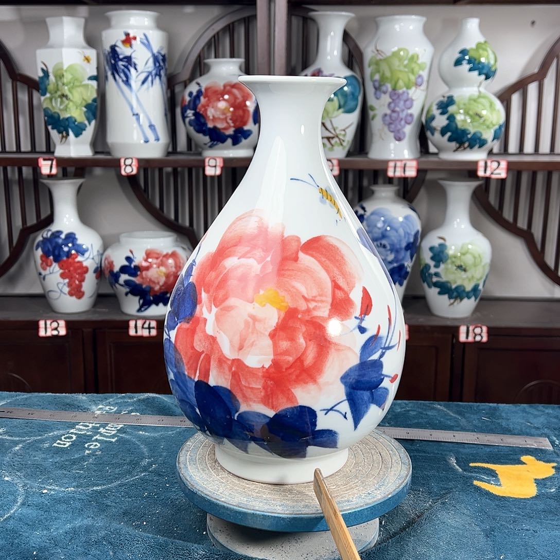 摆件景德镇陶瓷玉红牡