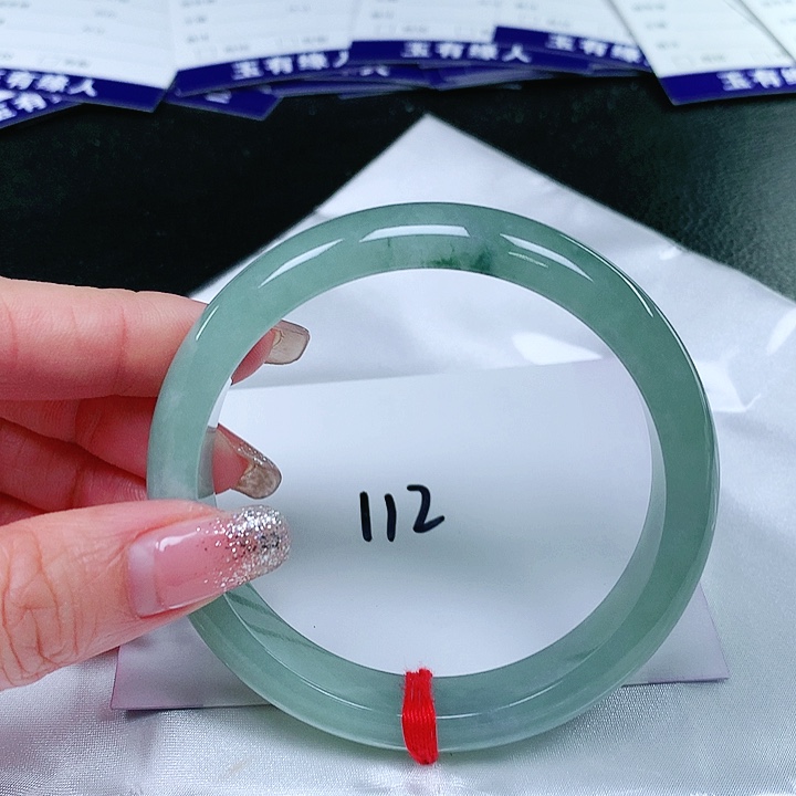 翡翠手镯未镶嵌翡翠手镯为镶嵌