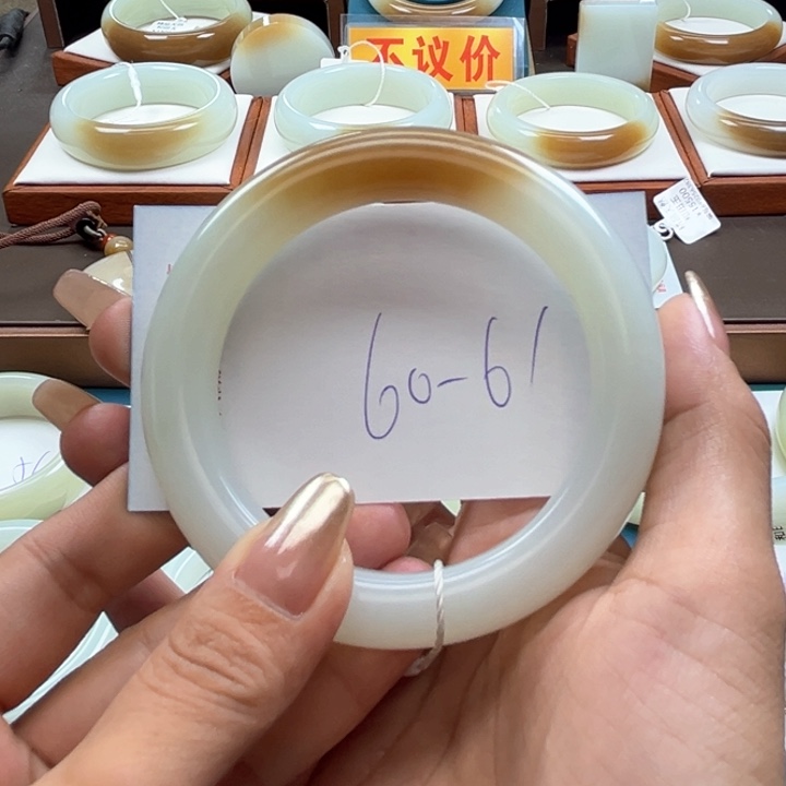 未镶嵌手镯和田玉温*