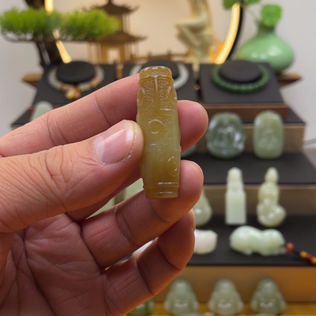 和田玉颈饰未镶嵌自**翔