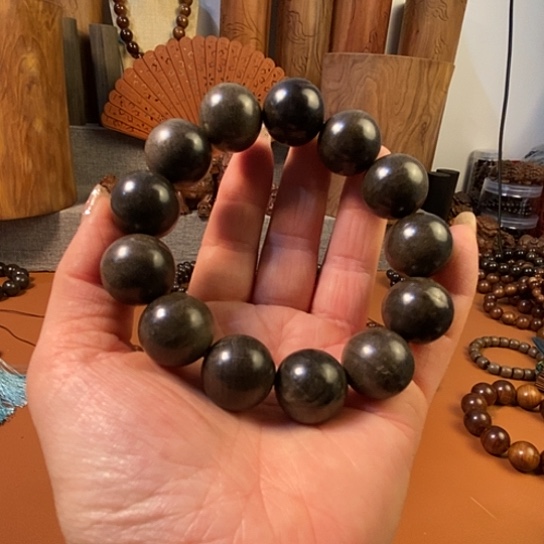 老山檀香老山檀香1.8阴沉微瑕阴沉