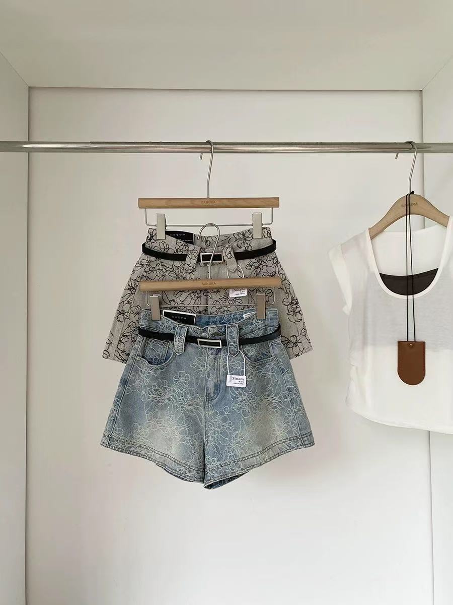 2025年夏季新款韩系复古提花刺绣牛仔短裤女高腰宽松显瘦a字热裤
