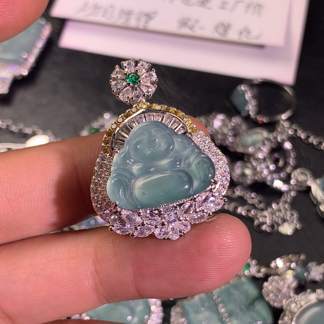 翡翠未镶嵌颈饰佛公