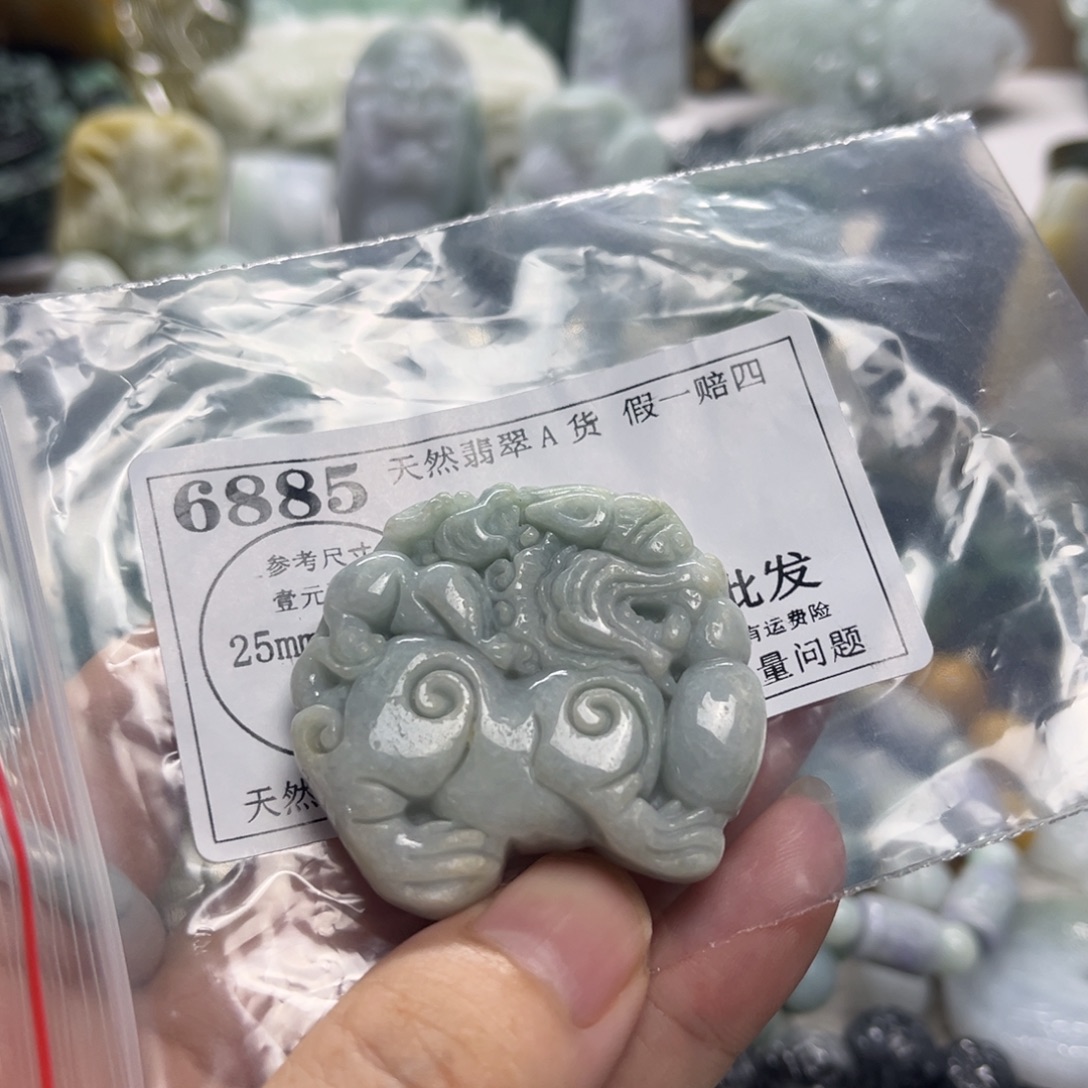 翡翠未镶嵌颈饰6885