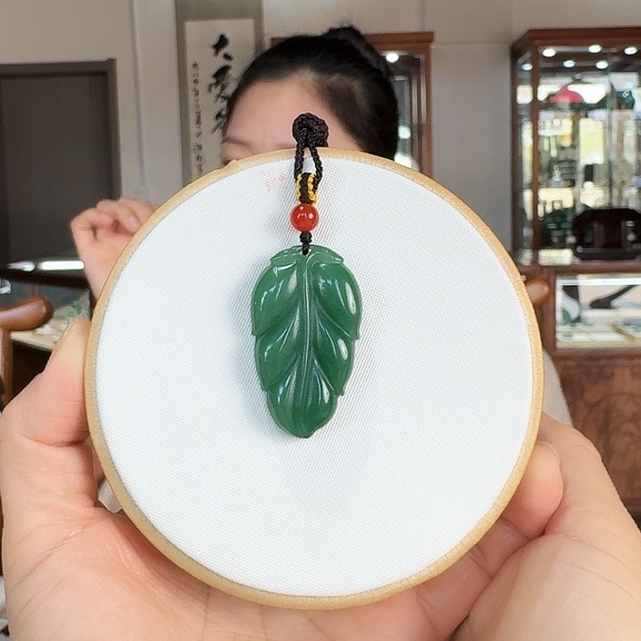 密玉（石英质玉）吊坠合金