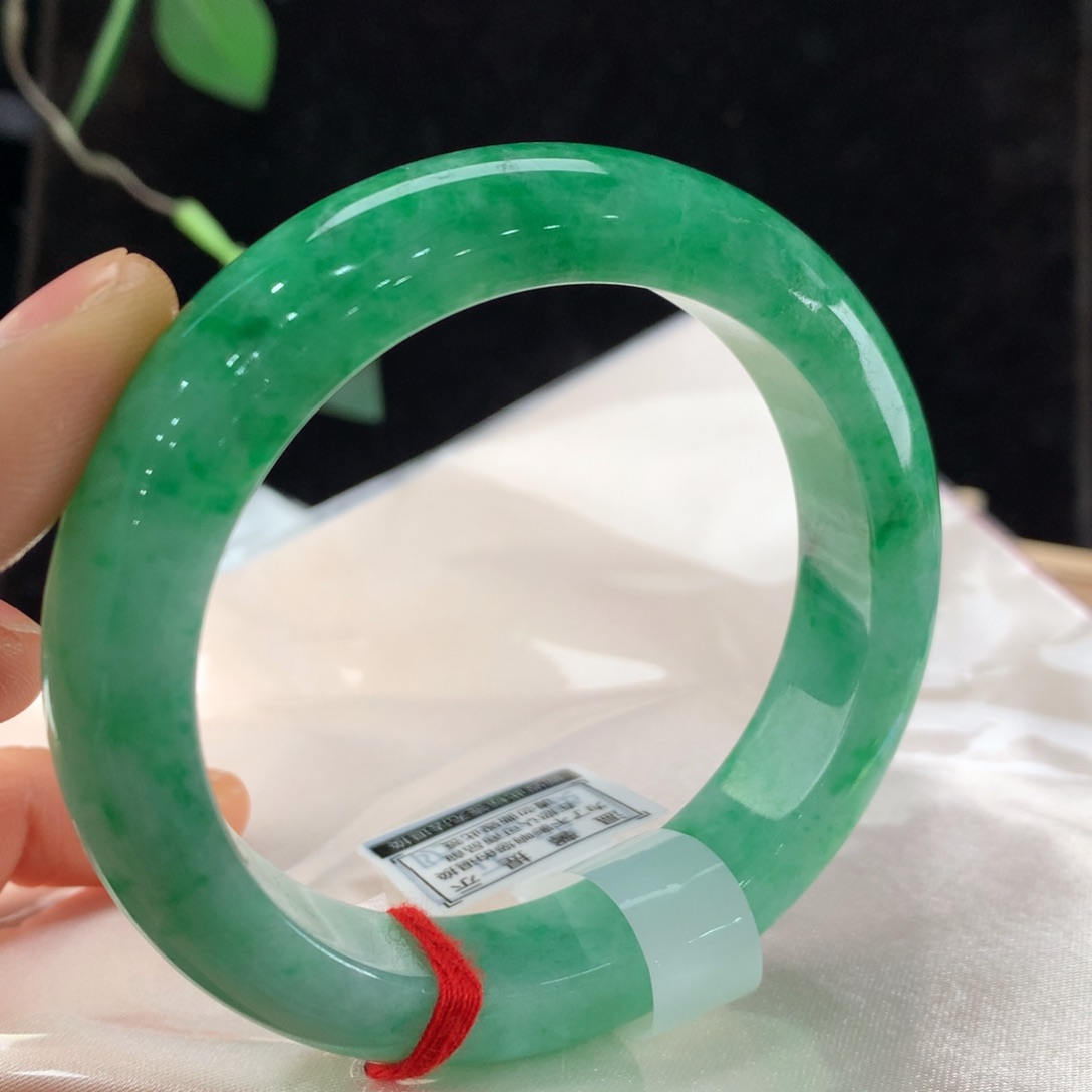 翡翠手镯未镶嵌微瑕0702