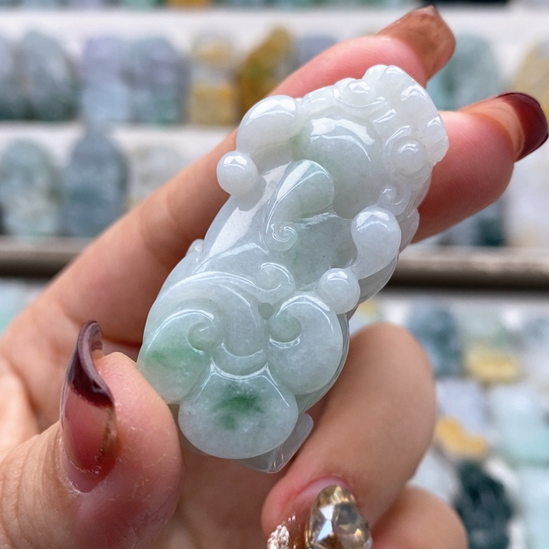 翡翠吊坠(赠链)未镶嵌