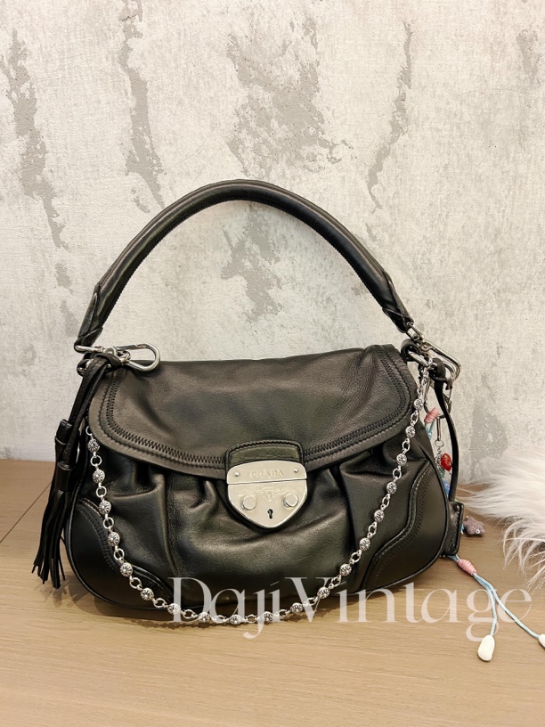 95新 Prada/普拉达 大吉一店/Prada黑银猪鼻扣单肩包