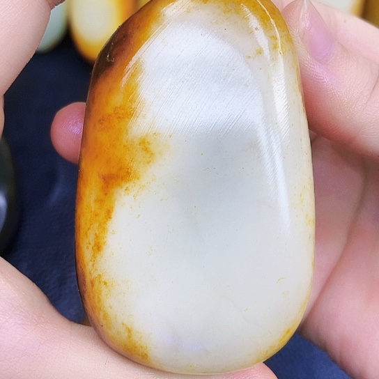 张***德和田玉未镶嵌挂件