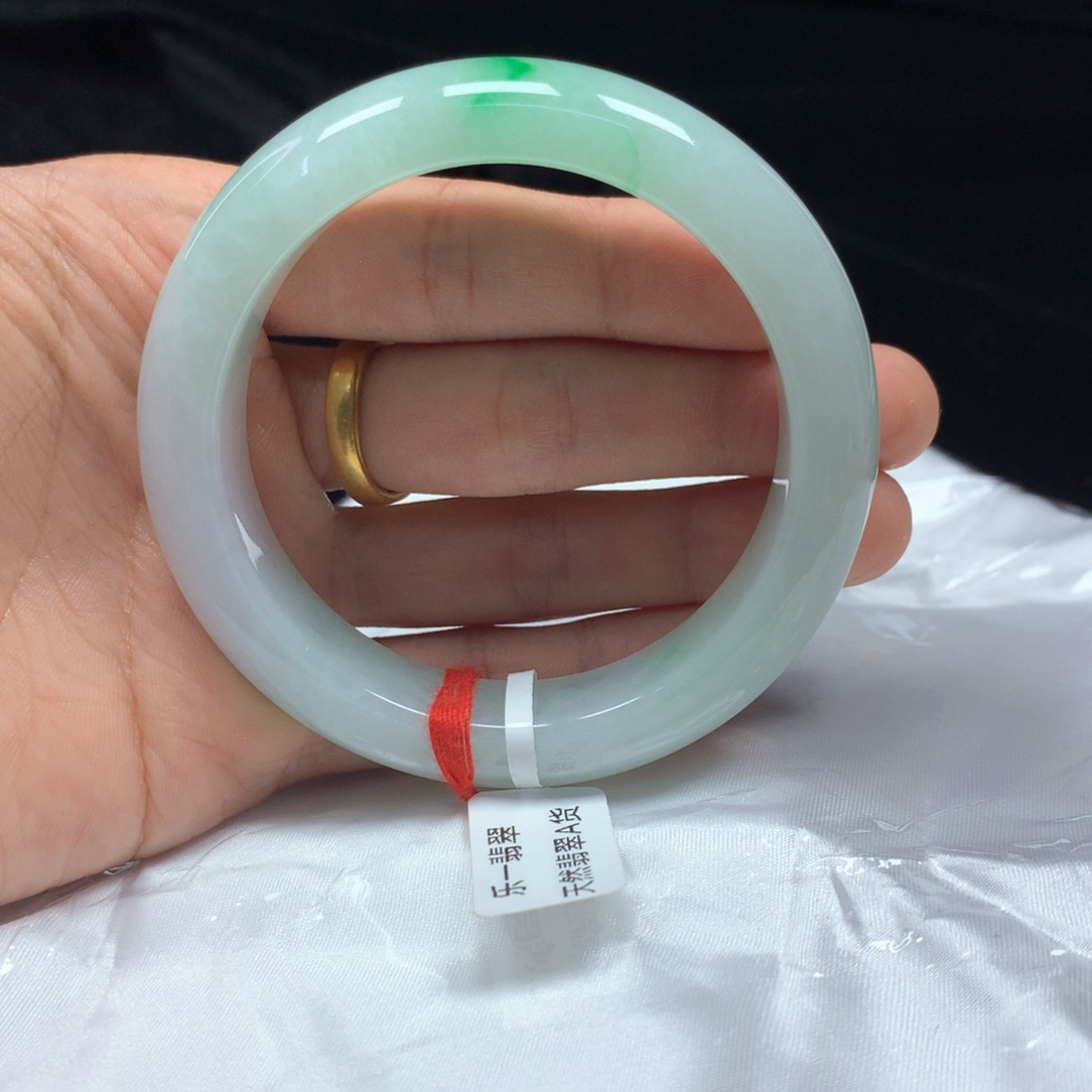 翡翠未镶嵌手镯（圆镯）58