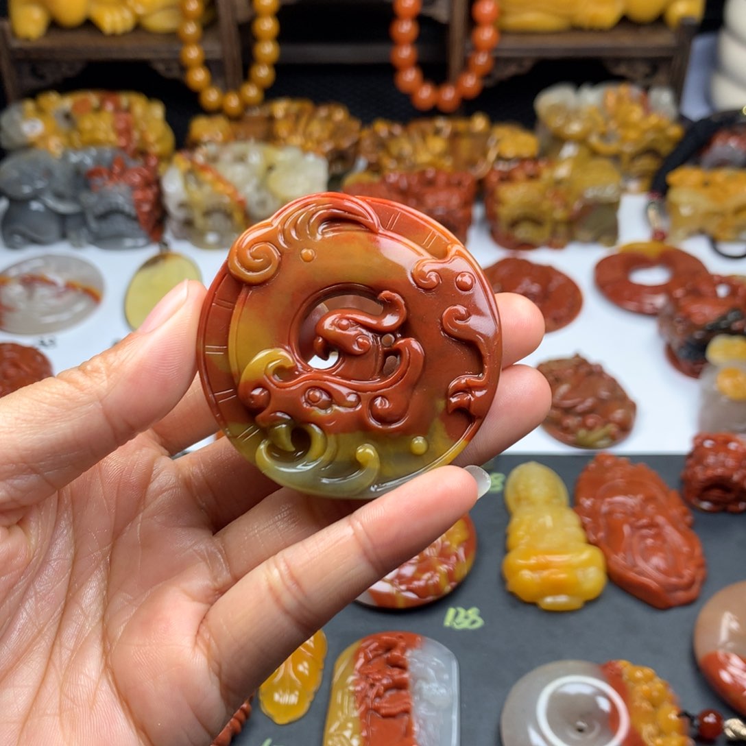 石英质玉（黄龙玉）挂件未镶嵌