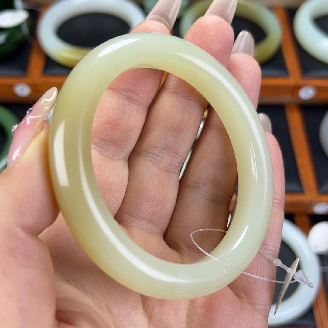 和田玉（糖玉）手镯未镶嵌57金山糖