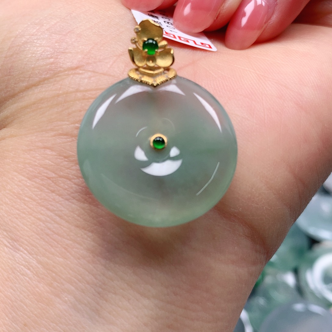 翡翠颈饰18K金镶嵌天然翡翠