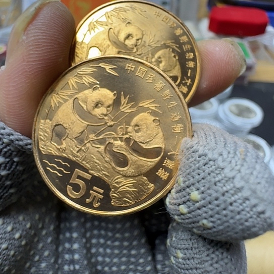 用***3其他普通金属熊猫纪念币一对180