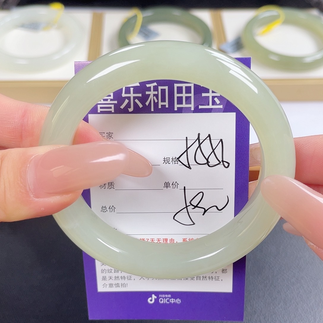 和田玉手镯未镶嵌