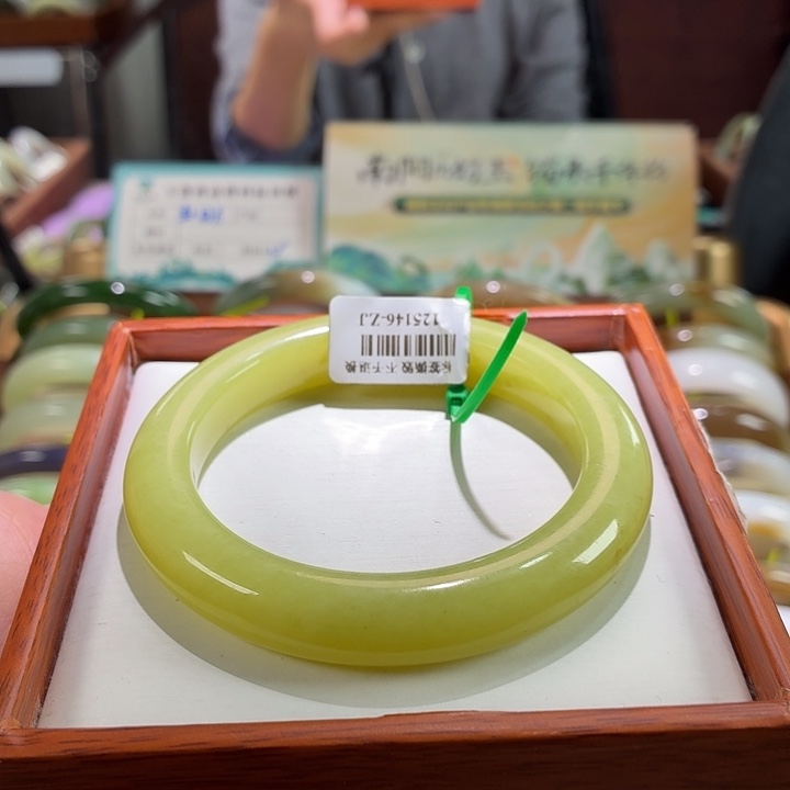 未镶嵌手镯和田玉16。 59