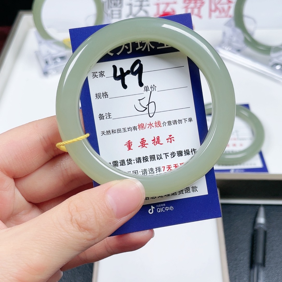 和田玉手镯未镶嵌