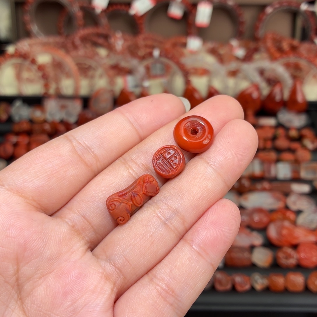 D***~南红玛瑙未镶嵌颈饰3个