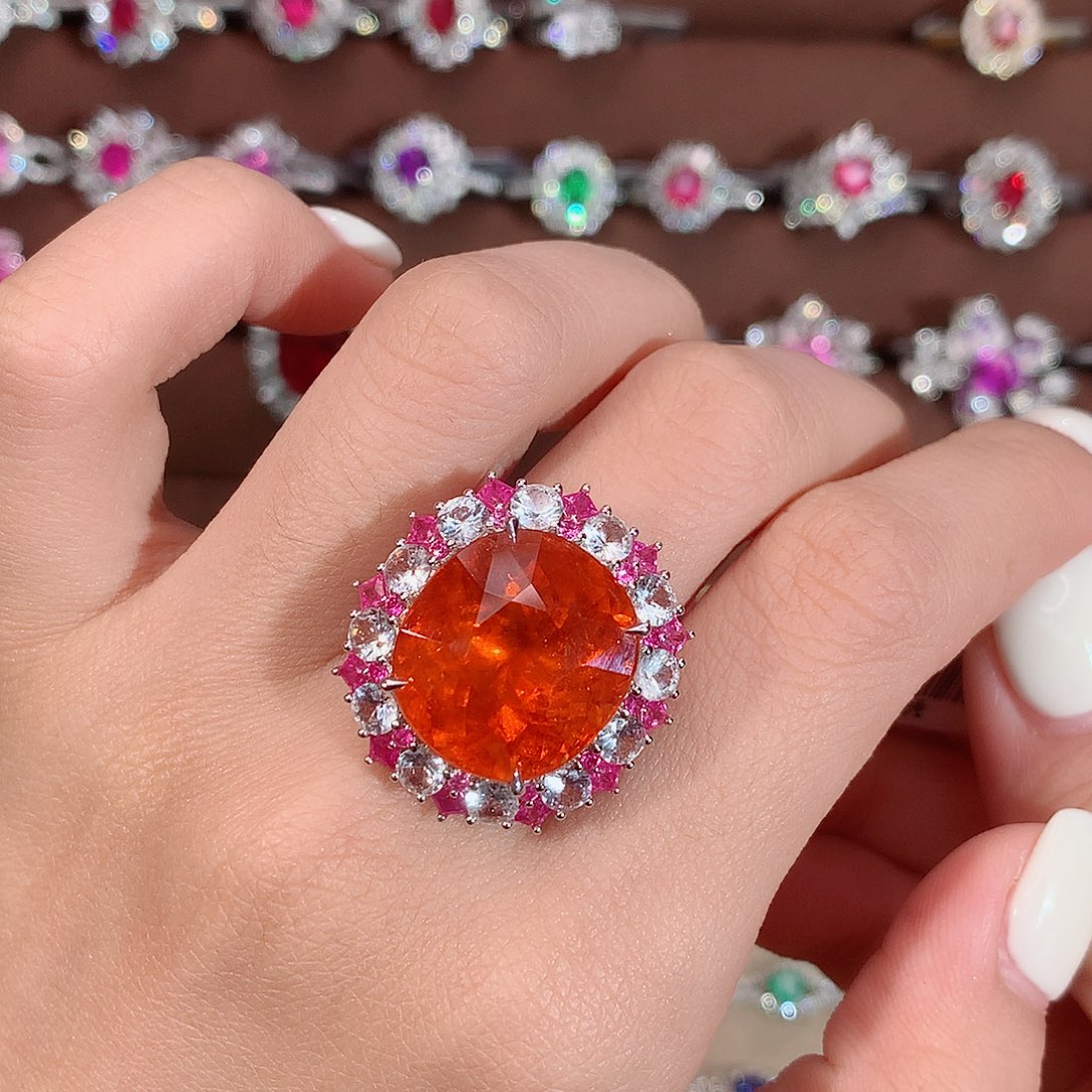 石榴石（芬达石）戒指18K金镶嵌21.5ct