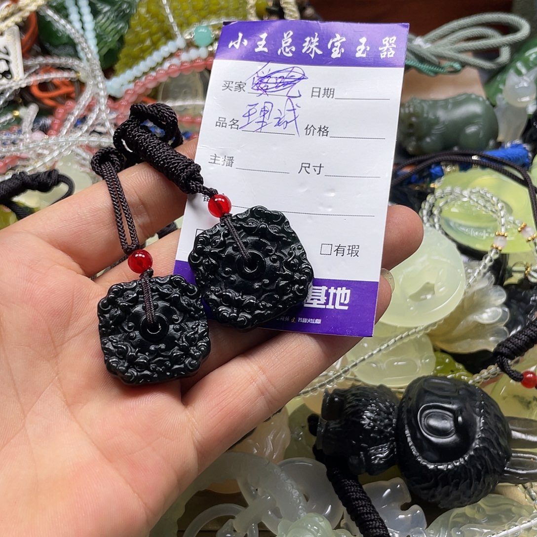 理***诚蛇纹石玉未镶嵌颈饰
