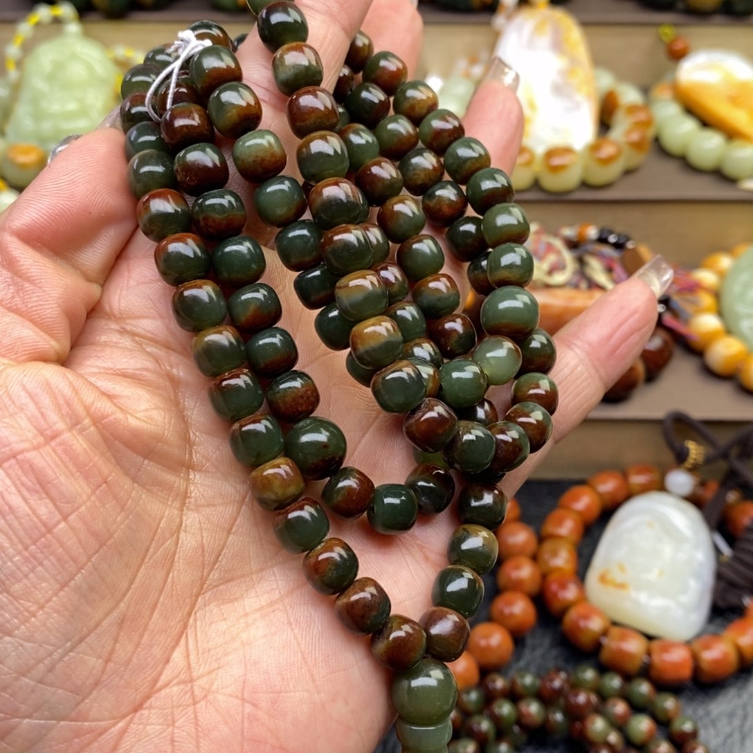 ༺***༻透闪石质玉未镶嵌手链