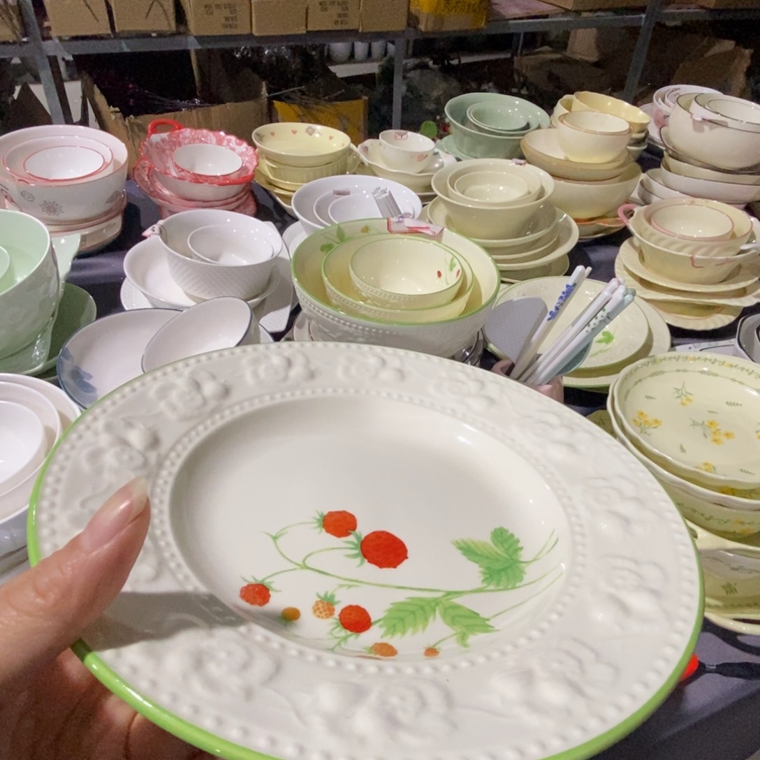 瓷八寸浅盘两个，福利活动