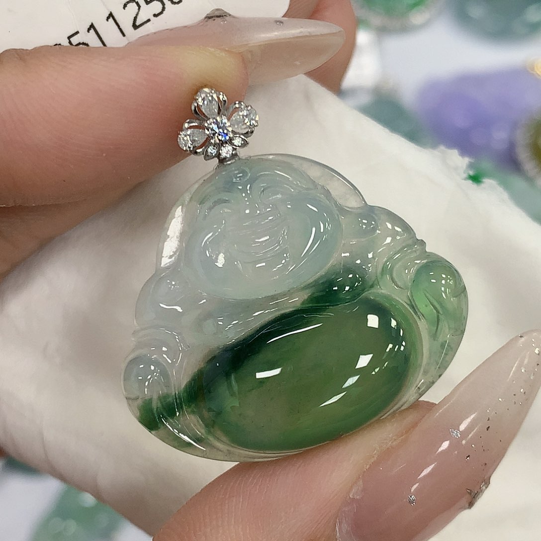 颈饰18K金镶嵌翡翠