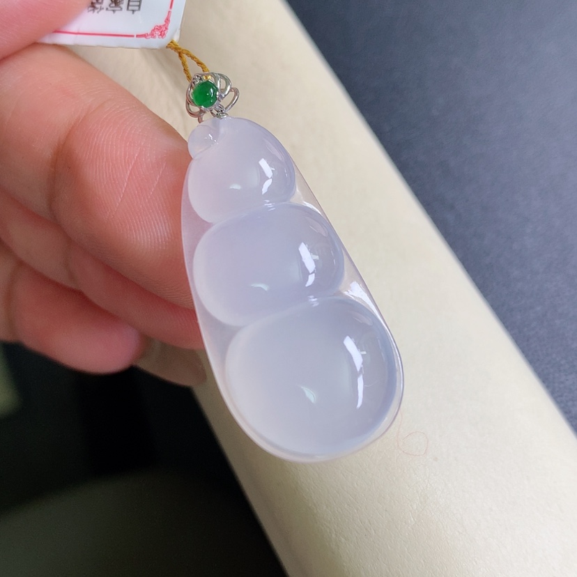 【闪购商品】翡翠18K金镶嵌颈饰豆子