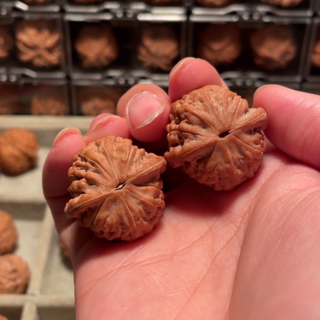 山***在文玩核桃吊坠野生小莲花