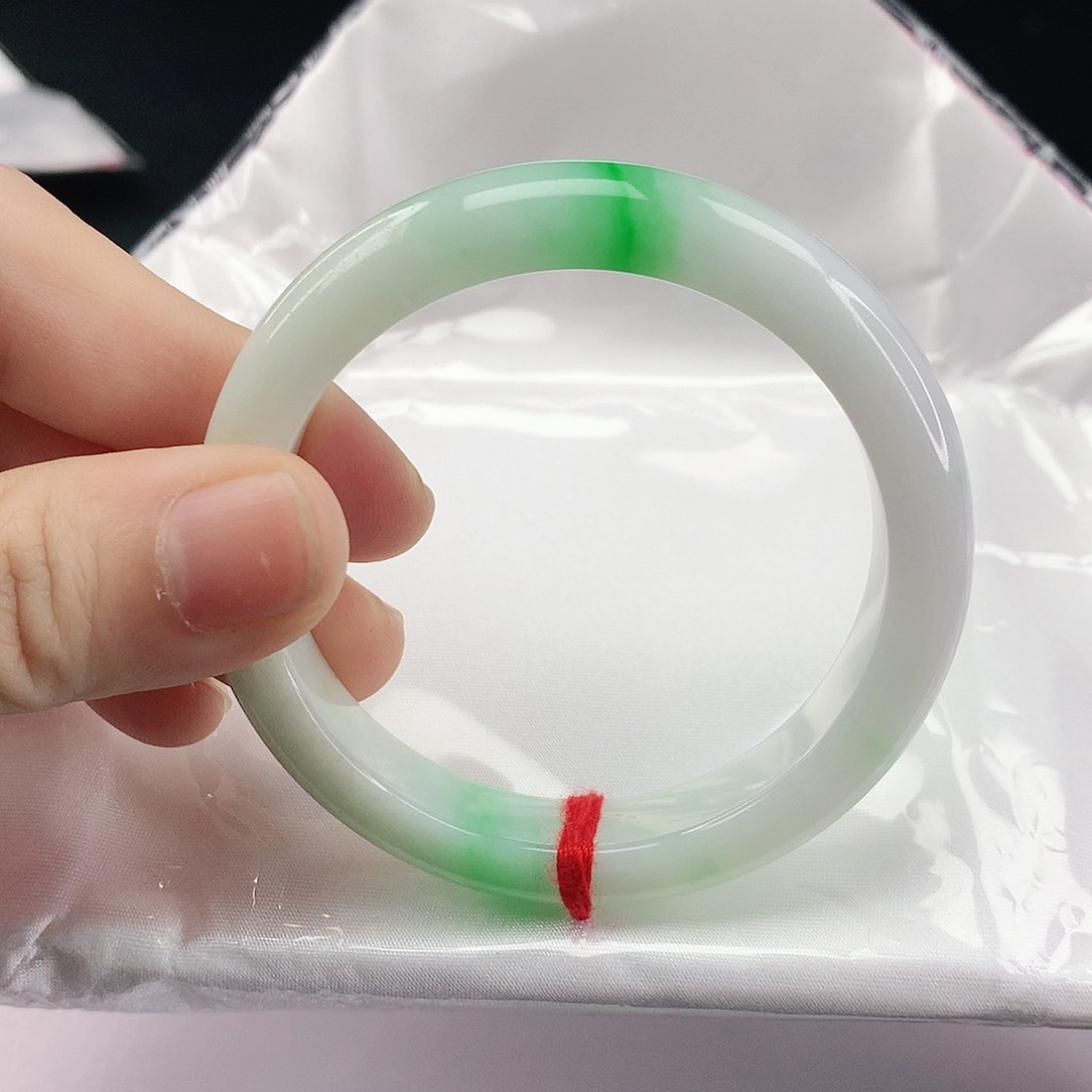 翡翠手镯未镶嵌翡翠060