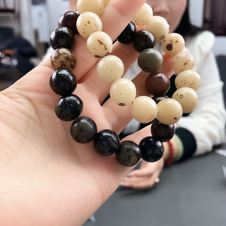 石英质玉菩2个未镶嵌