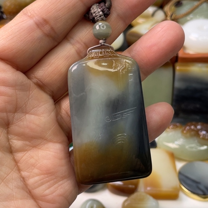 缘***和田玉未镶嵌颈饰