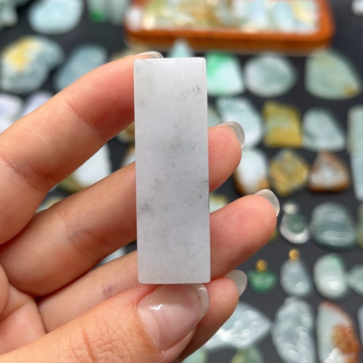 【闪购商品】翡翠颈饰未镶嵌无事柱