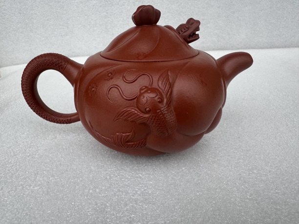 宜兴市紫砂壶，鱼化龙，300 c c