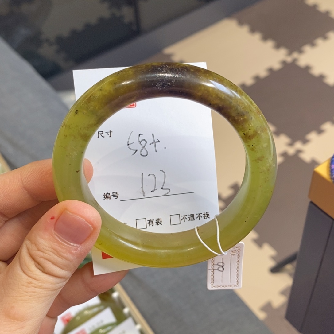 蛇纹石玉手镯未镶嵌