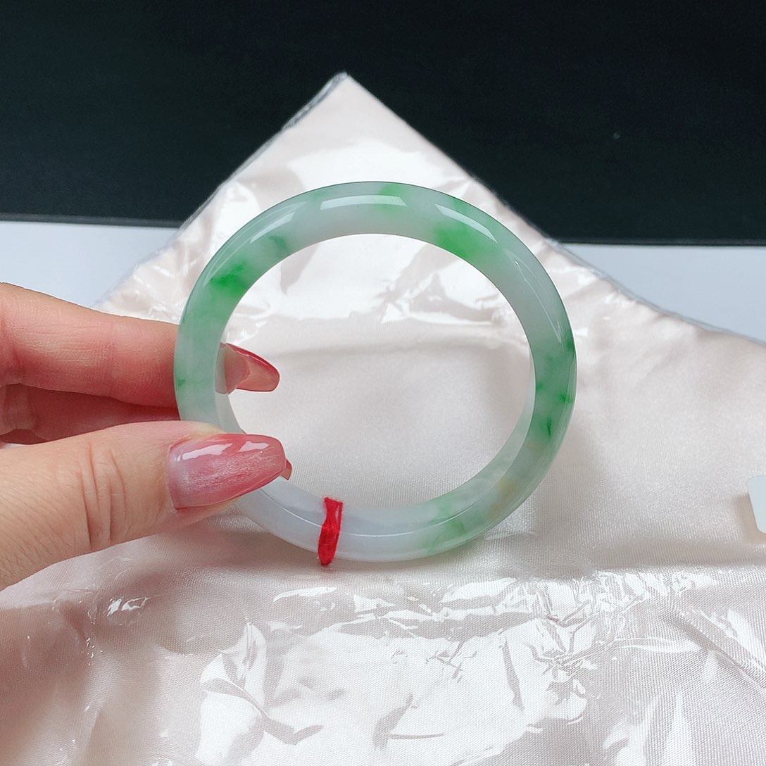 翡翠手镯未镶嵌翡翠052