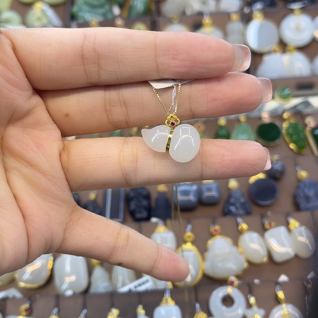 和田玉18K金镶嵌吊坠(赠链)