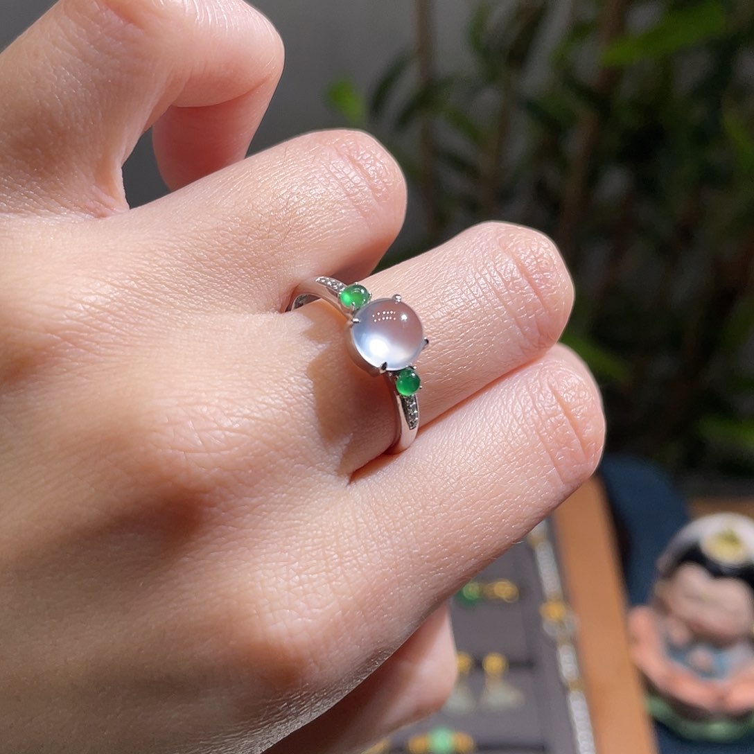 翡翠戒指18K金镶嵌玻璃刚蛋