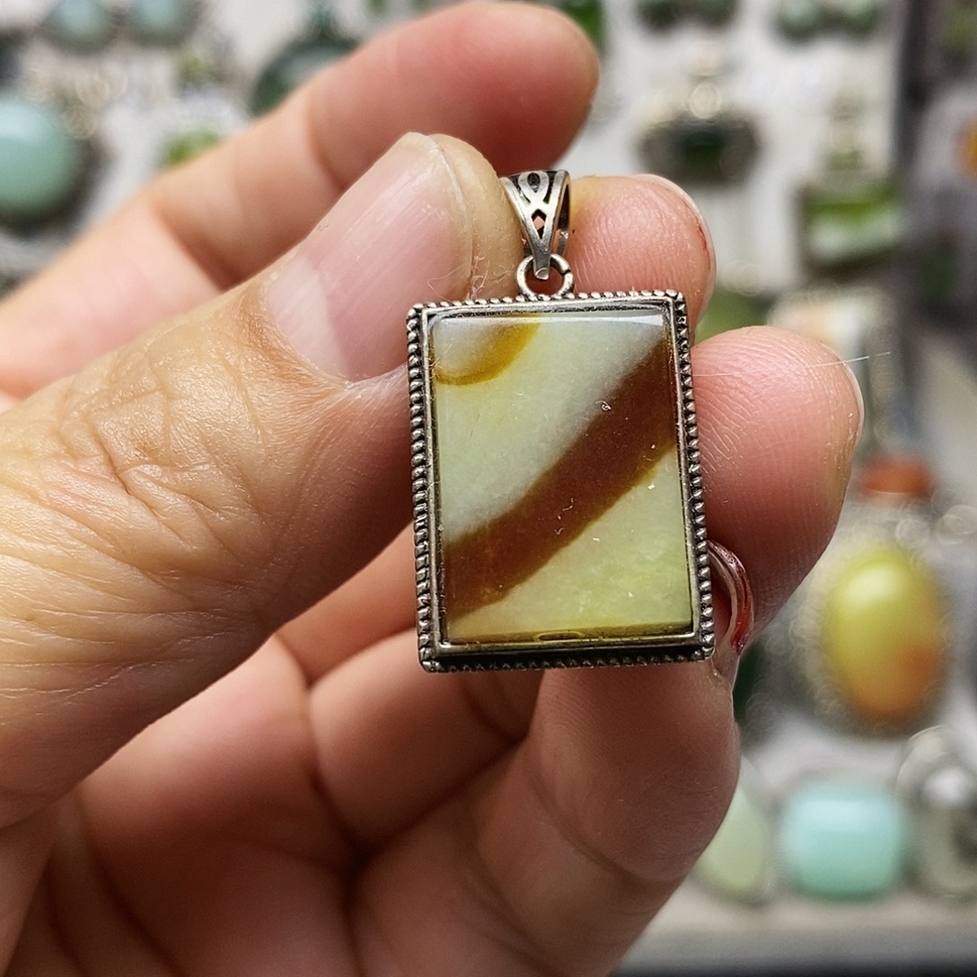 蛇纹石玉银S925镶嵌吊坠