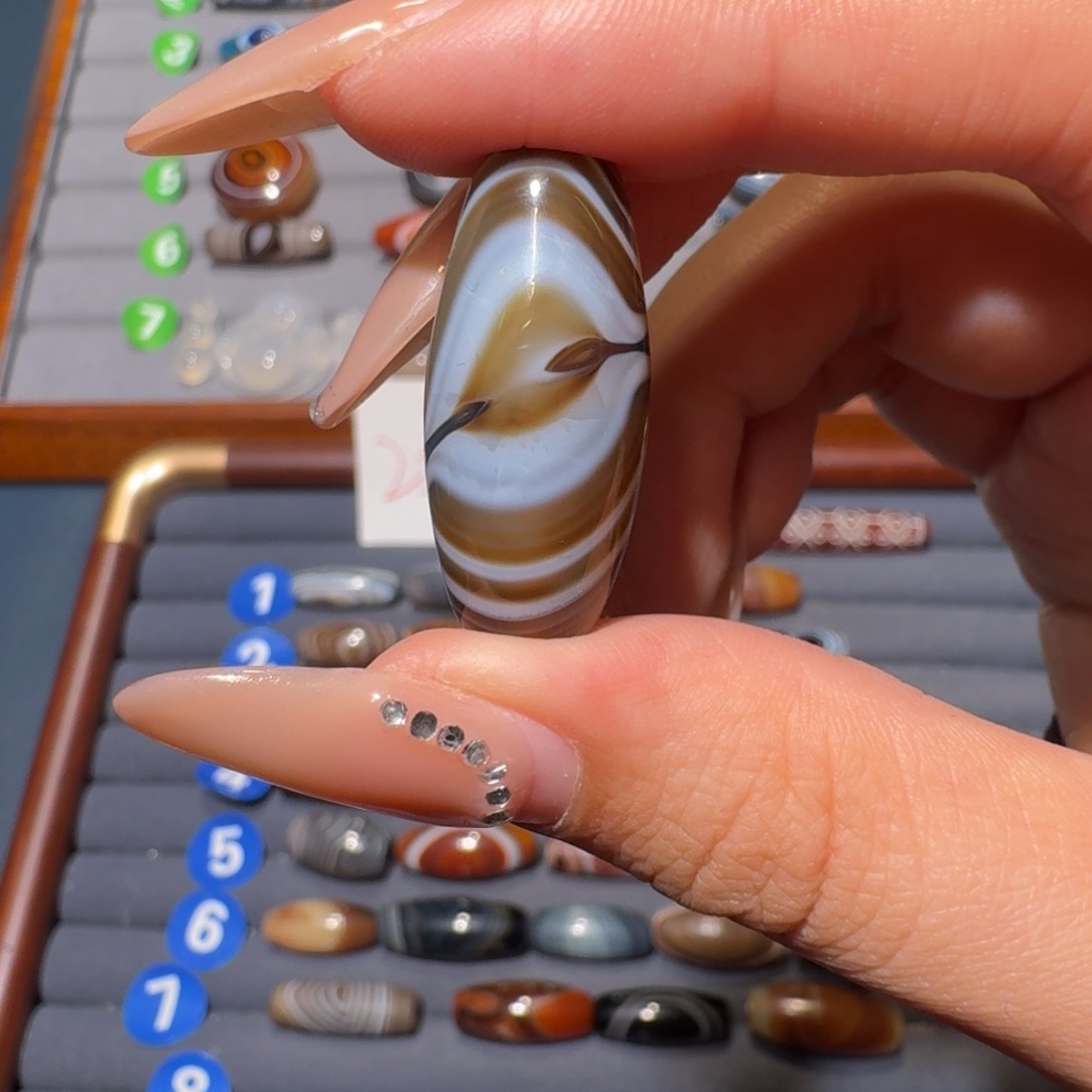 佑***9玛瑙/玉髓未镶嵌珠宝半成品