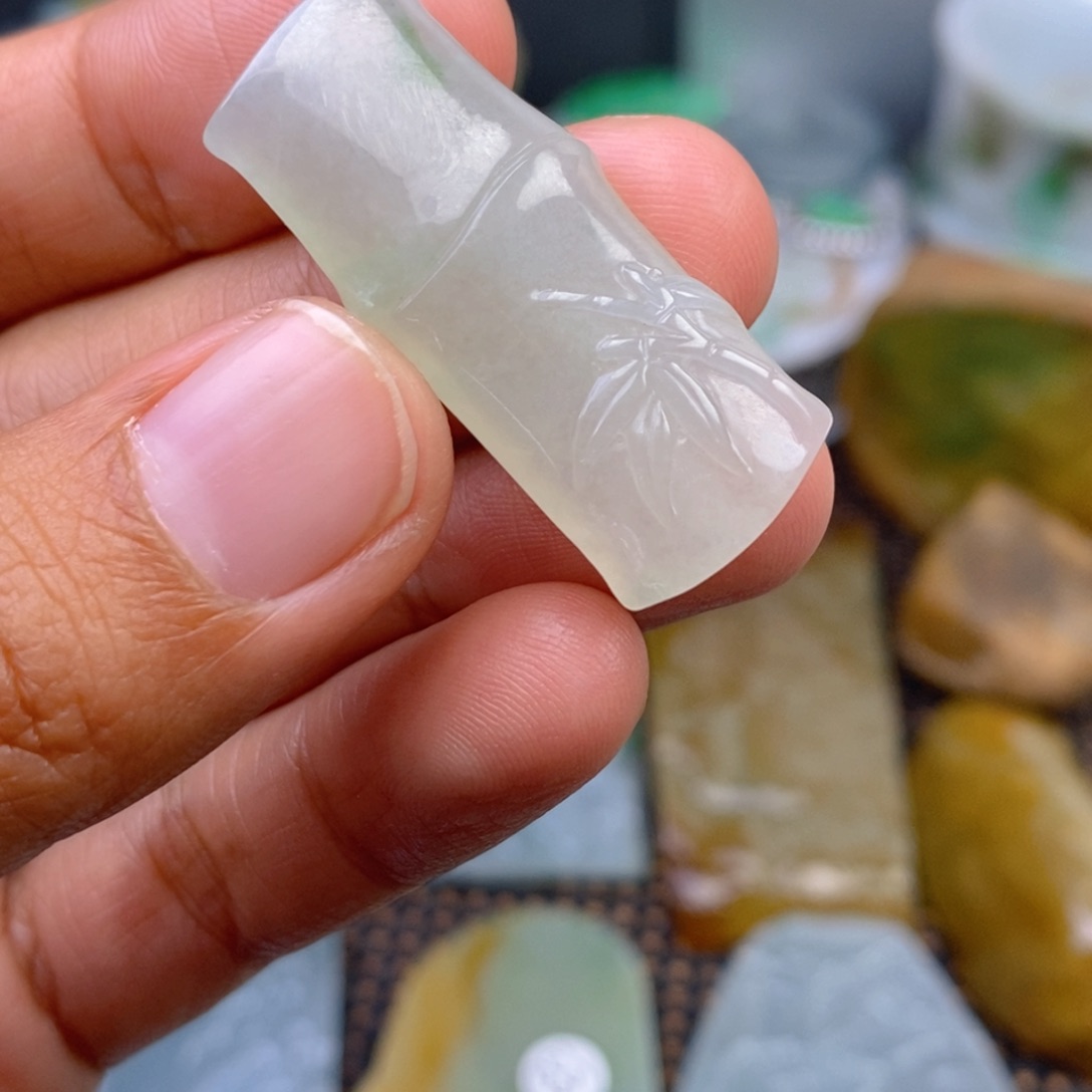 翡翠颈饰未镶嵌翡翠