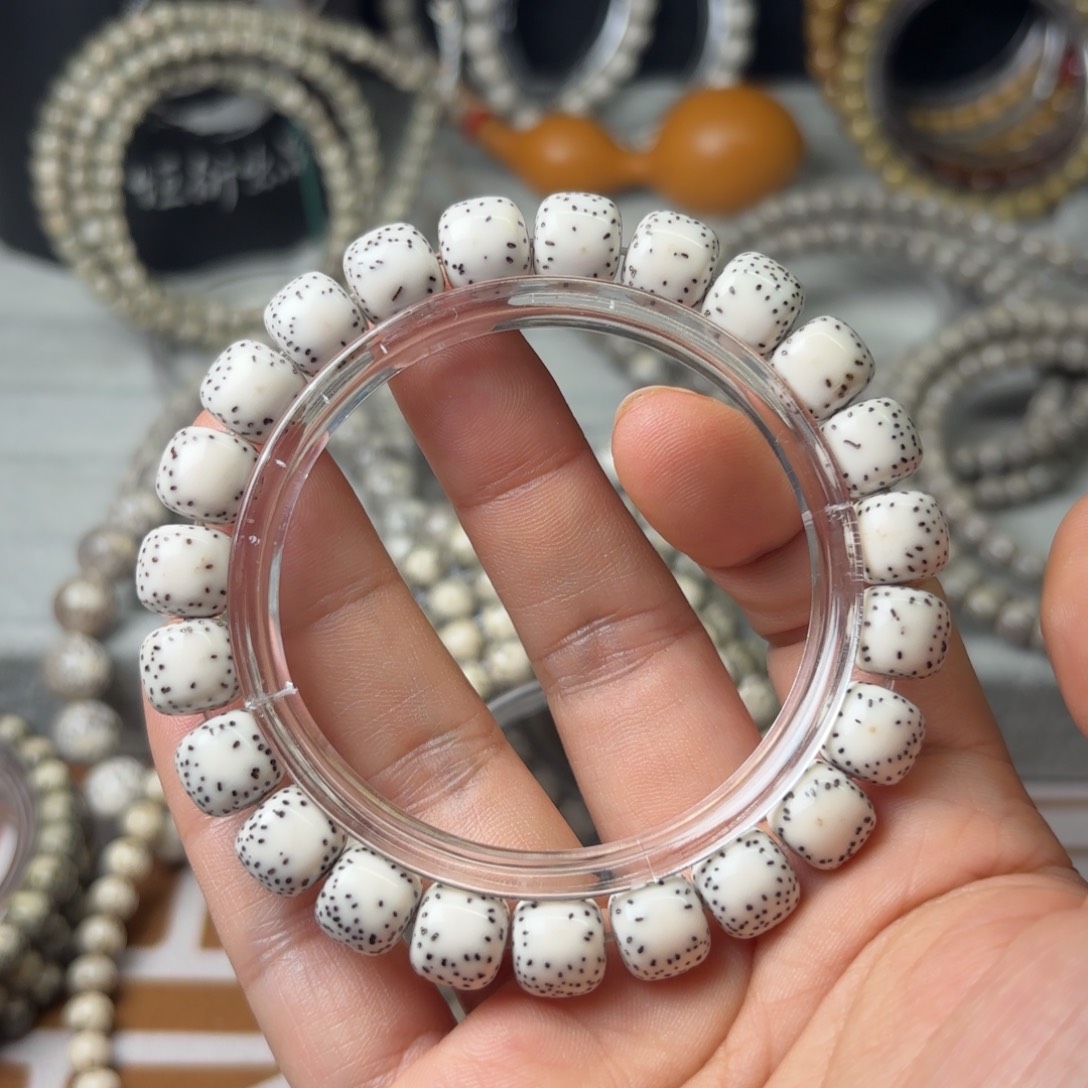 晓***藤星月菩提手串10*9原白