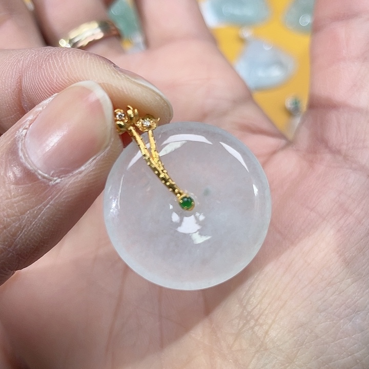 翡翠挂件18K金镶嵌?****?平安扣