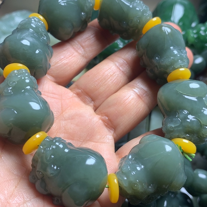 用***8和田玉未镶嵌颈饰