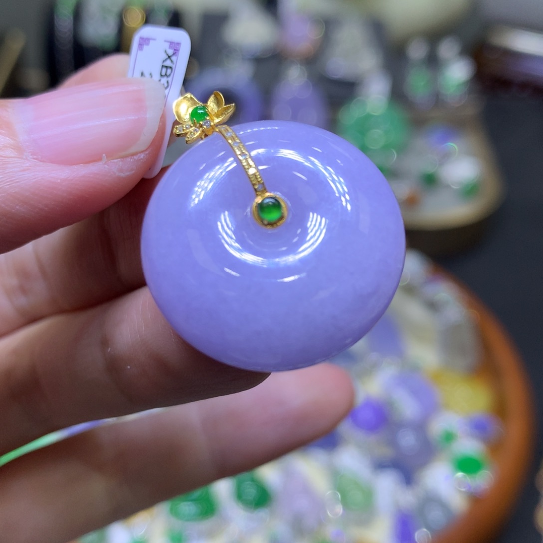 翡翠颈饰18K金镶嵌翡翠吊坠项链