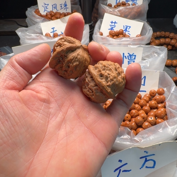 吊坠桃核文玩核桃野狼