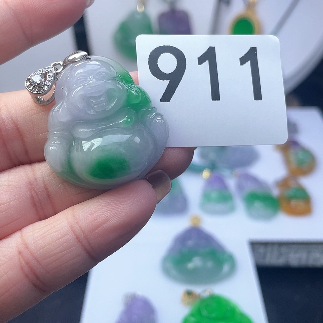 翡翠吊坠(赠链)未镶嵌