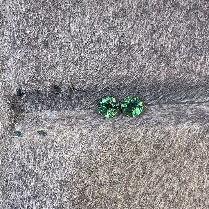 蓝宝石裸石0.56克拉